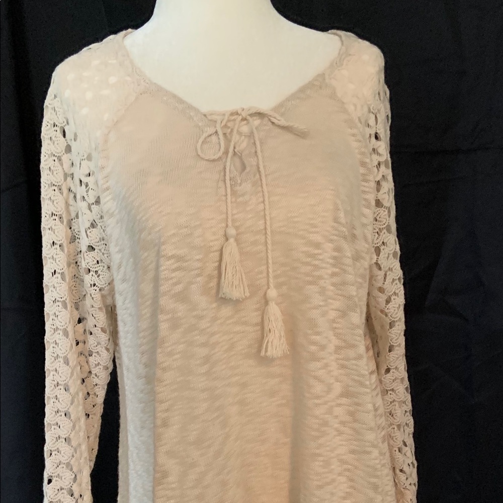 Light sweater with crochet detail. Large